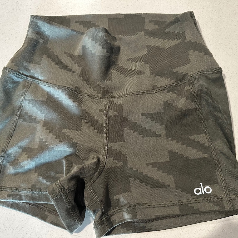 Alo shorts